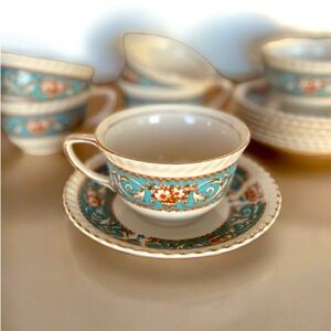 RARE Set of 4 Johnson Brothers « Old English » Teacups with Milk Creamer